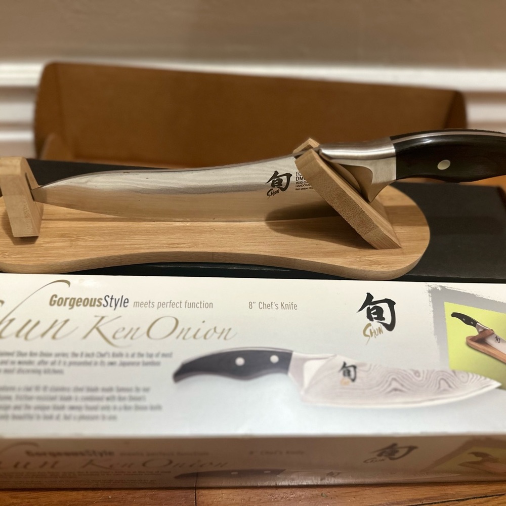 I am selling the Shun can onion, chefs, knife, original, and brand new inbox.